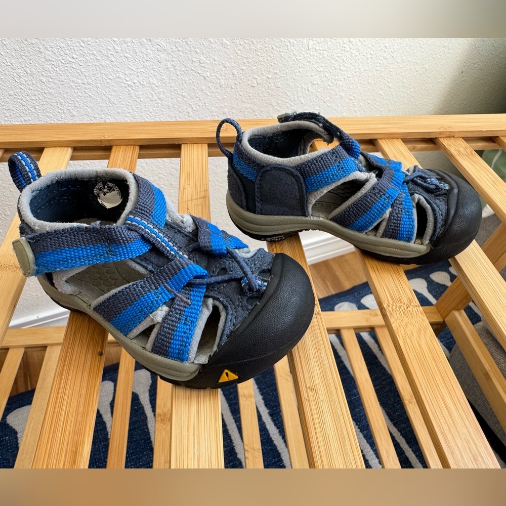 KEEN | Venice H2 Blue and Gray Closed Toe Water Sandal